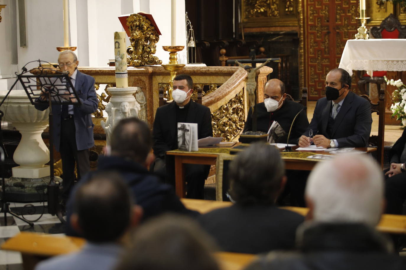 La presentación del libro de la cofradía del Vía Crucis de Córdoba, en imágenes