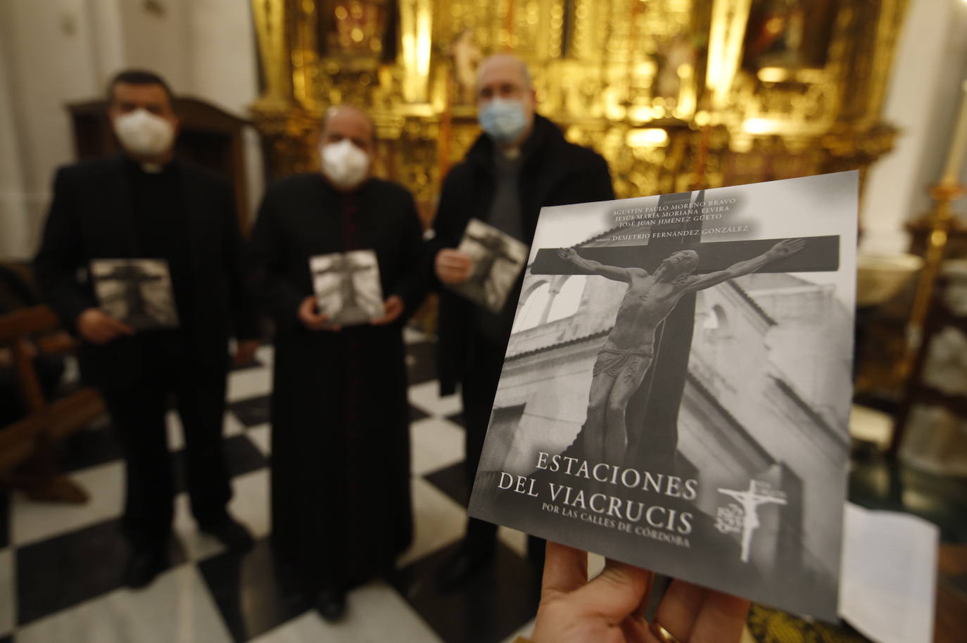 La presentación del libro de la cofradía del Vía Crucis de Córdoba, en imágenes