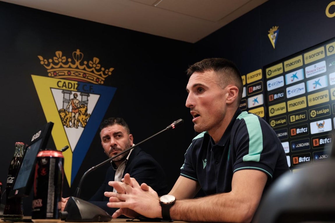 FOTOS: El Cádiz CF presenta a San Emeterio