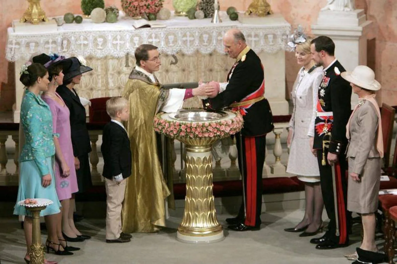 Bautizo de la princesa noruega Ingrid en la Capilla del Palacio Real, en Oslo, el sábado 17 de abril de 2004. 