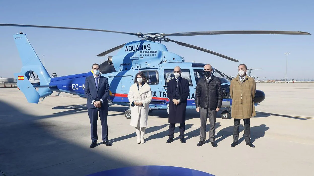 Vigilando el fraude desde el aire: así es el nuevo helicóptero de Vigilancia Aduanera