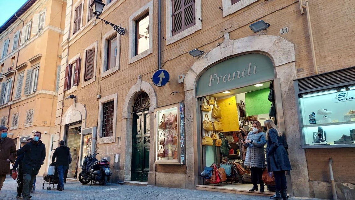 Edificio propiedad de la Obra Pía, en el centro de Roma, Via dei Giubbonari 30. 