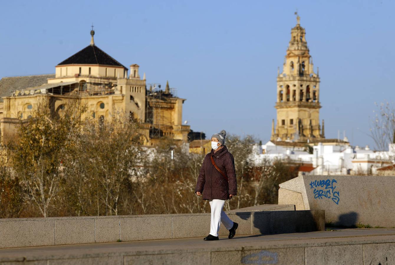 El frío invernal de enero en las calles de Córdoba, en imágenes