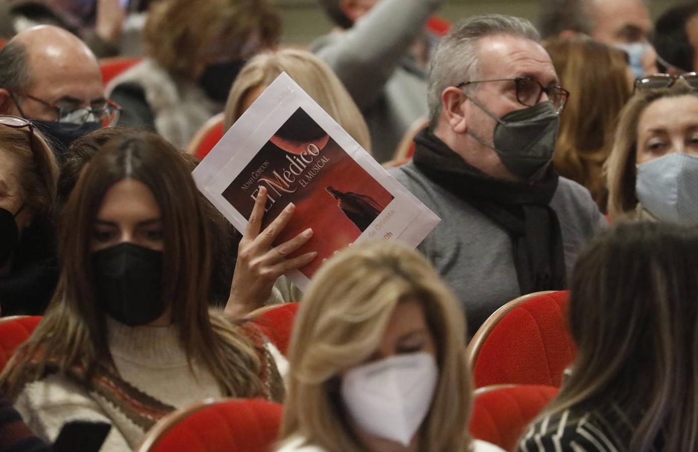 El musical &quot;El médico&quot; en el Gran Teatro de Córdoba, en imágenes