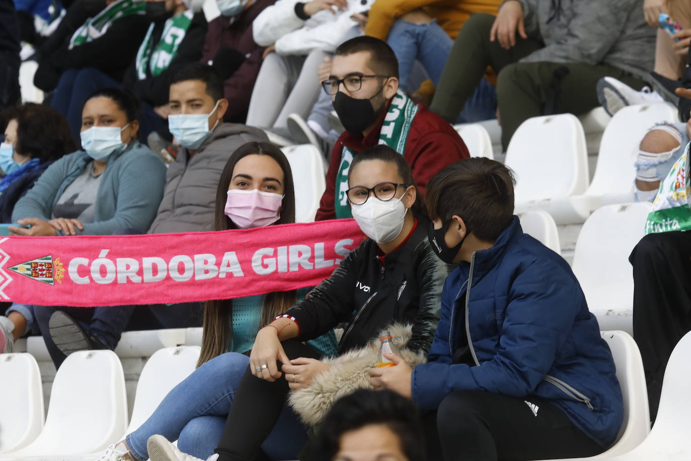 Las mejores imágenes del ambiente en la grada en el Córdoba CF - Xerez DFC