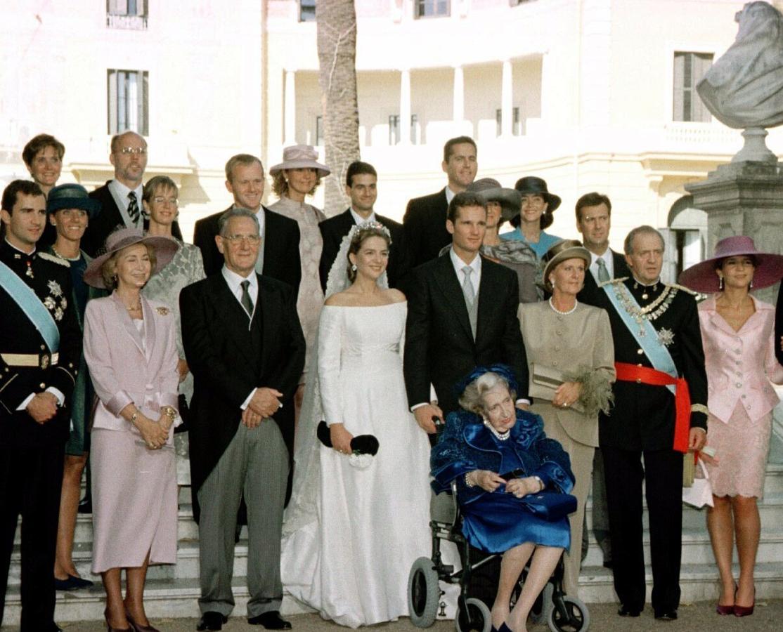 Tras la emotiva ceremonia, los invitados se trasladaron al Palacio de Pedralbes, en la avenida de La Diagonal. Sirvieron quinoa real con verduritas y pasta fresca, lomo de lubina con suflé de langostinos y emulsión de aceite.. 