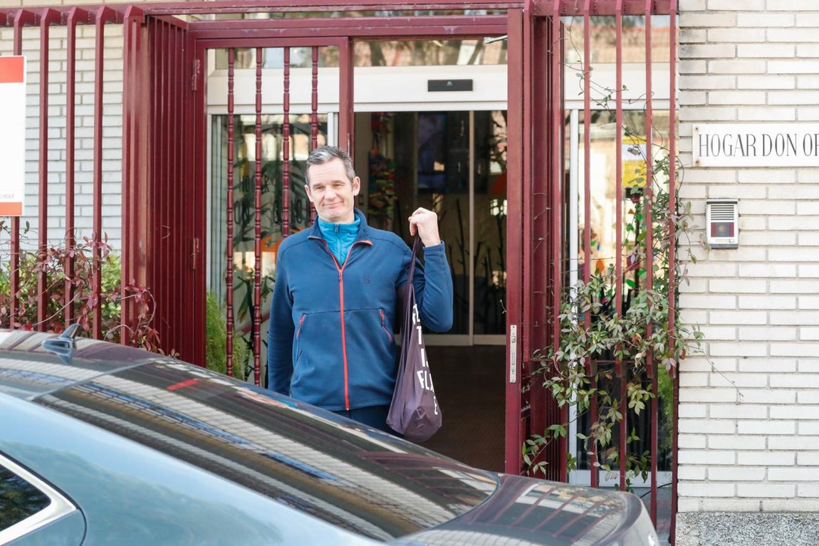 Comenzó a trabajar en la fundación Hogar Don Orione como voluntario como parte de los requisitos de su régimen.. 