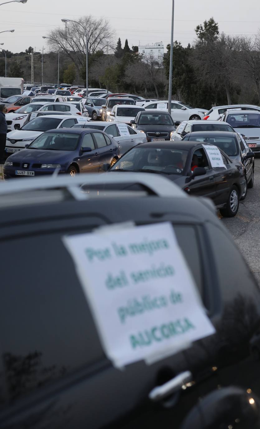 La caravana de protesta en Córdoba de la plantilla de Aucorsa, en imágenes