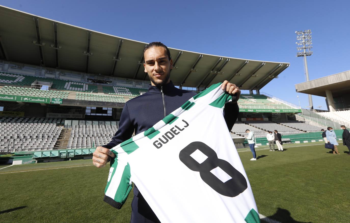 Las mejores imágenes de la presentación de Gudelj en el Córdoba CF