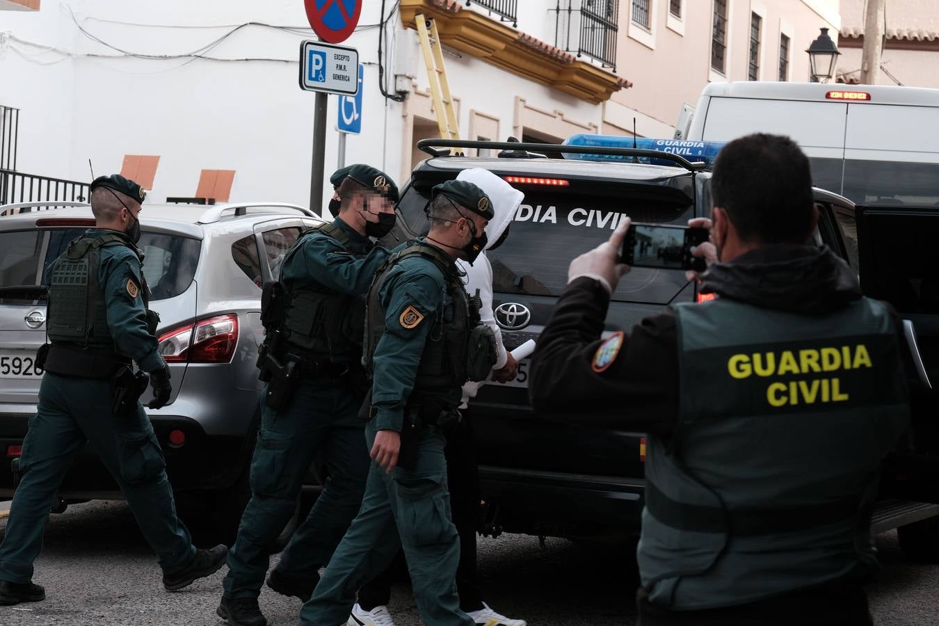 FOTOS: Operación de la Guardia Civil contra el blanqueo de los narcos en El Puerto