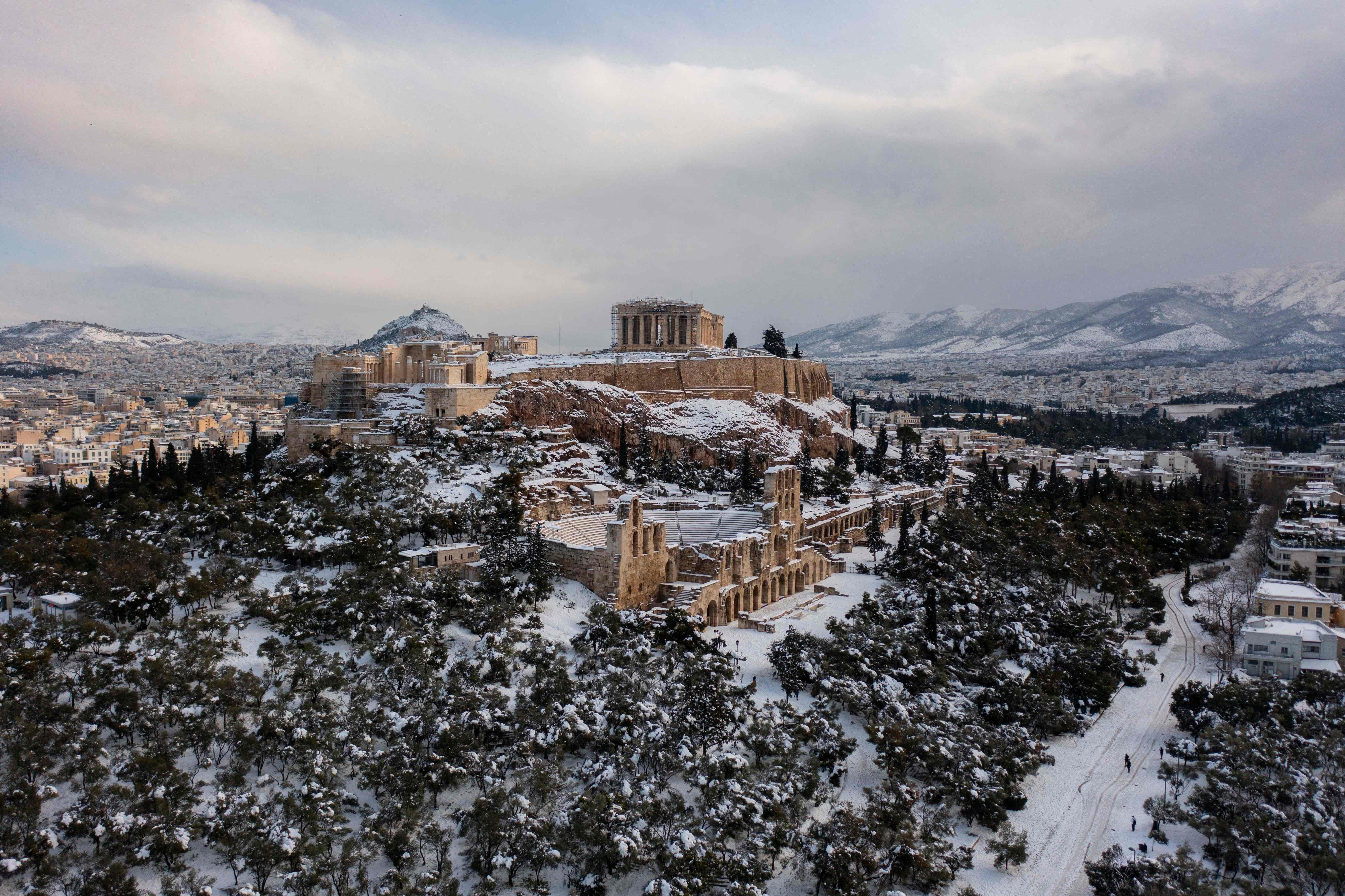 El Partenón de Atenas, bajo un insólito manto de nieve