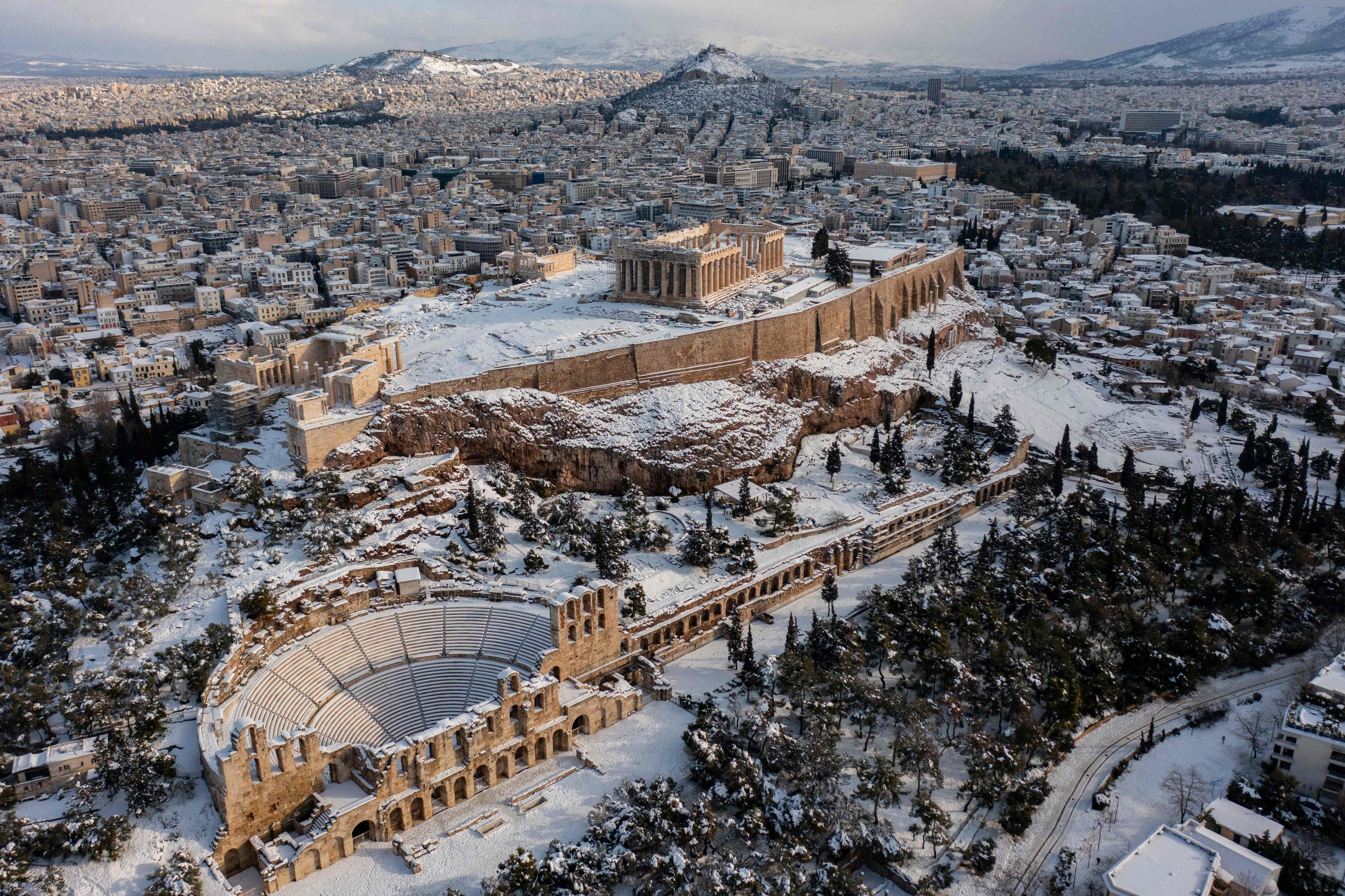 El Partenón de Atenas, bajo un insólito manto de nieve