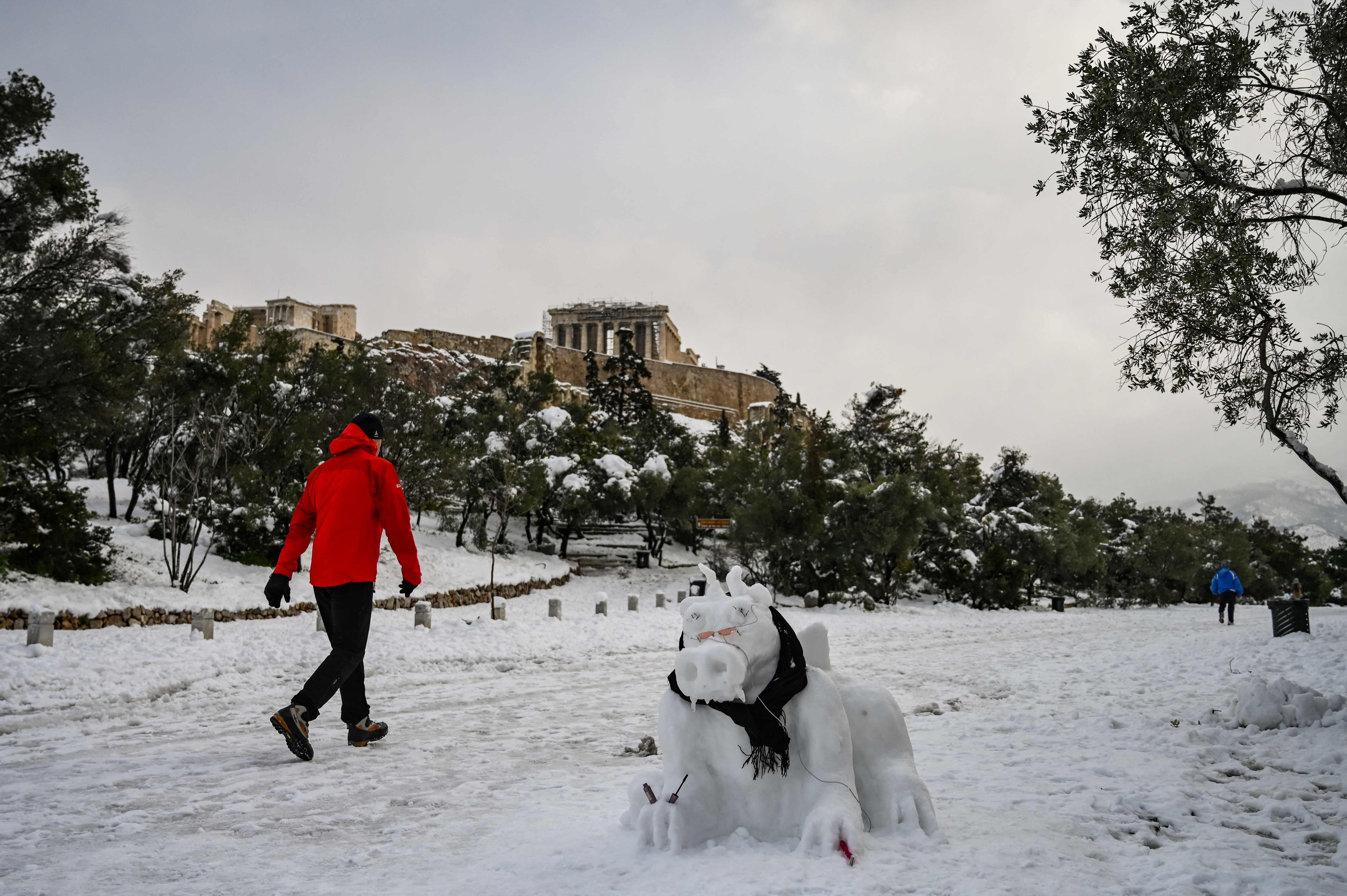 El Partenón de Atenas, bajo un insólito manto de nieve