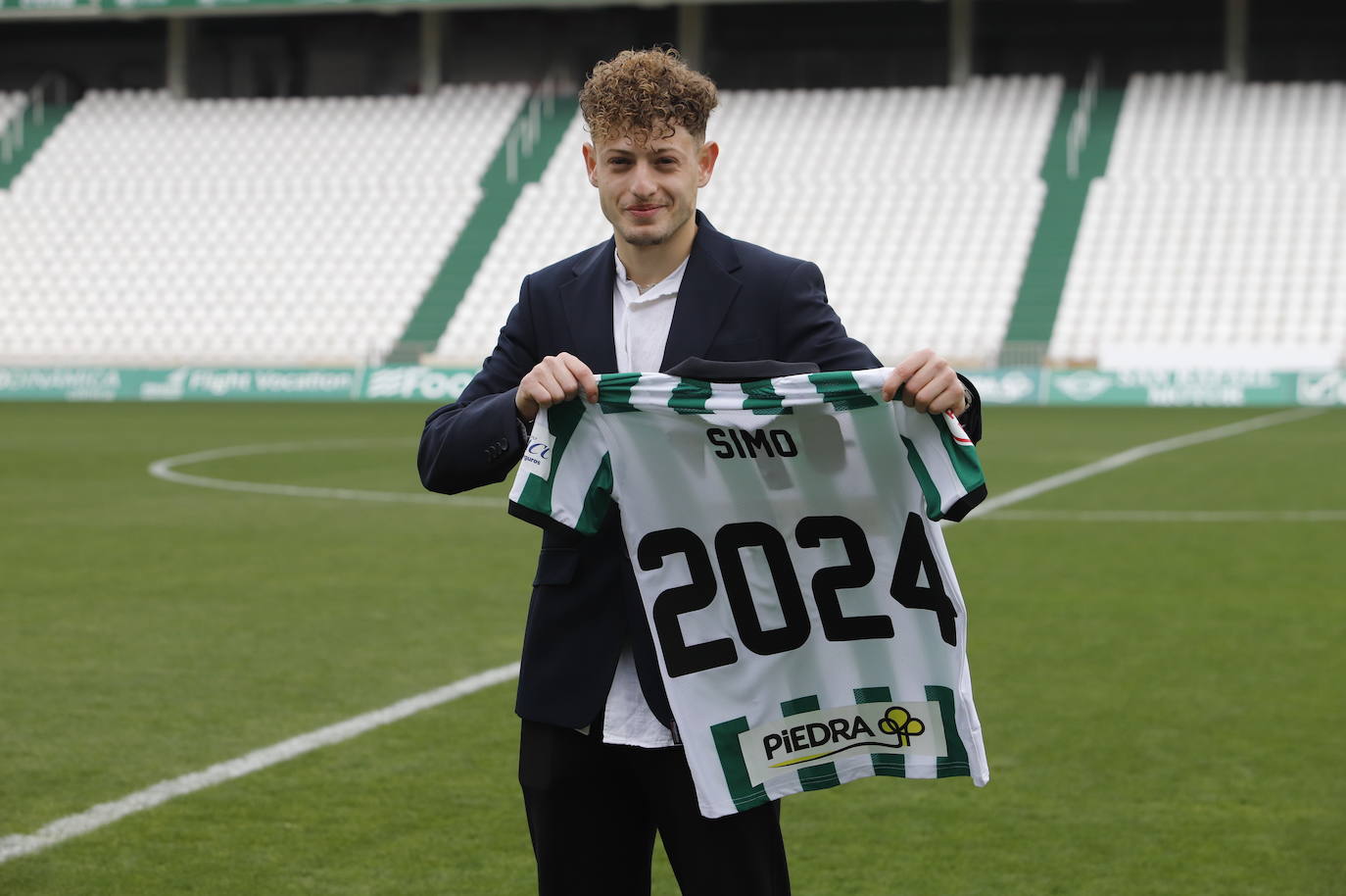 El acto de renovación de Simo con el Córdoba CF, en imágenes