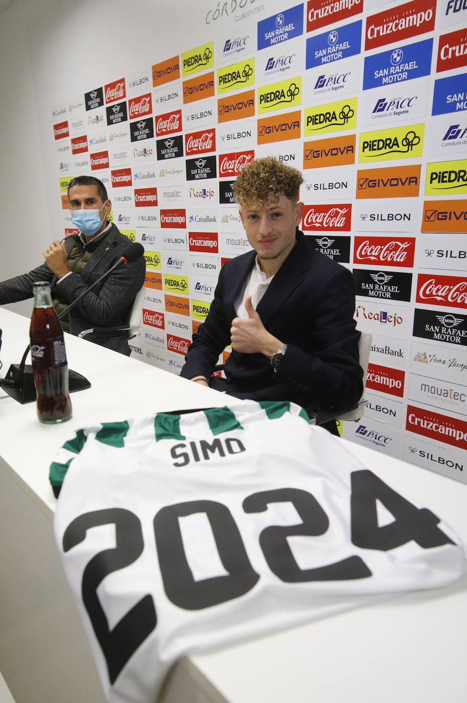 El acto de renovación de Simo con el Córdoba CF, en imágenes