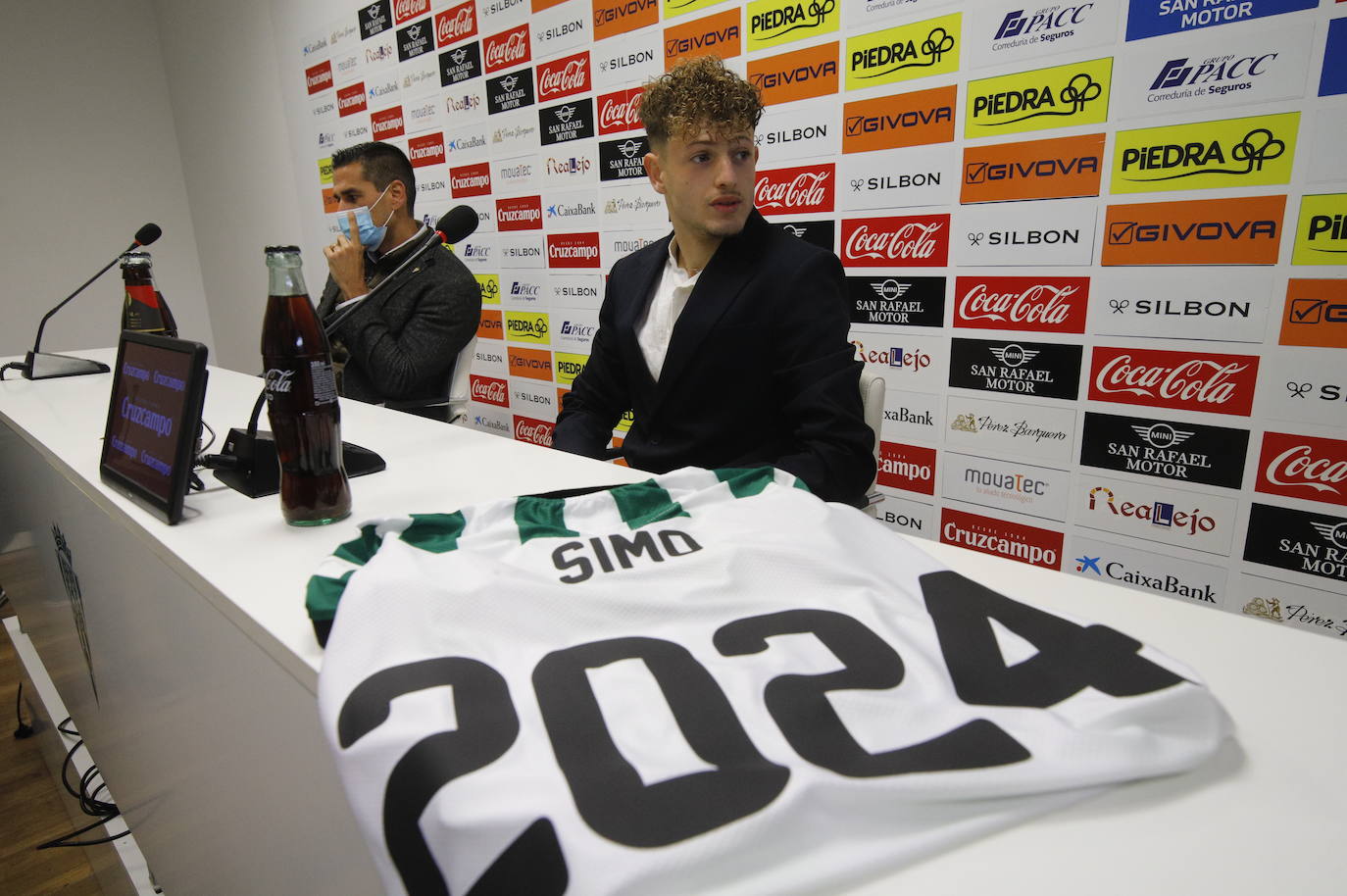 El acto de renovación de Simo con el Córdoba CF, en imágenes