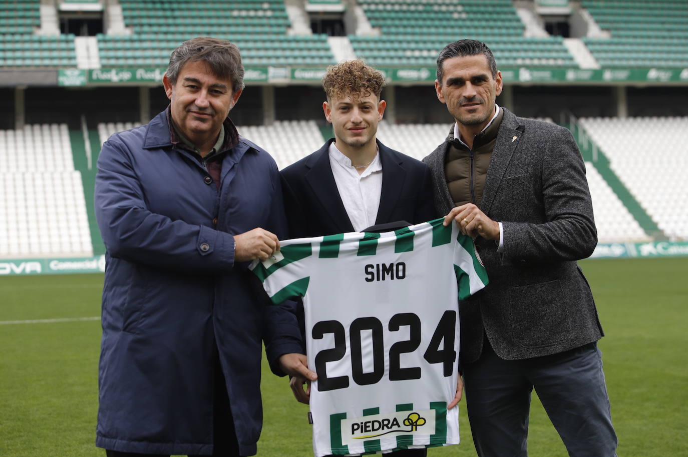 El acto de renovación de Simo con el Córdoba CF, en imágenes