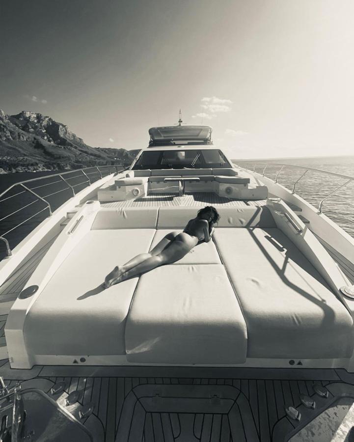 El yate Azimut - Los lujos de Georgina Rodríguez en su reality. La modelo se ha fotografiado prácticamente en todos los rincones de la nave, y desde luego tiempo ha tenido, pues en ella han recorrido las costas italianas, francesas y españolas.