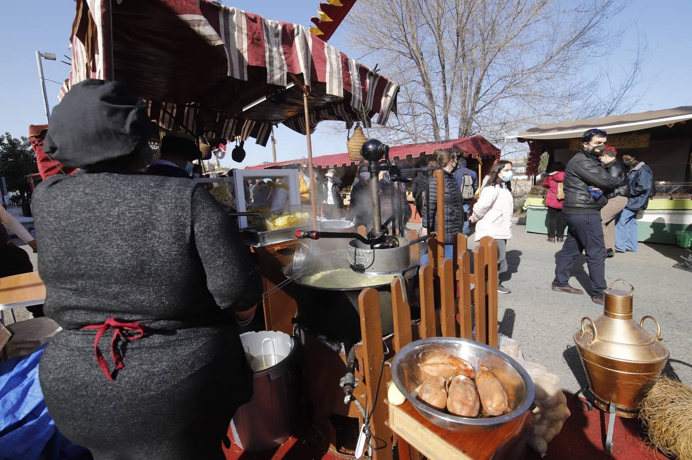 El público llena el Mercado Renacentista de Córdoba, en imágenes