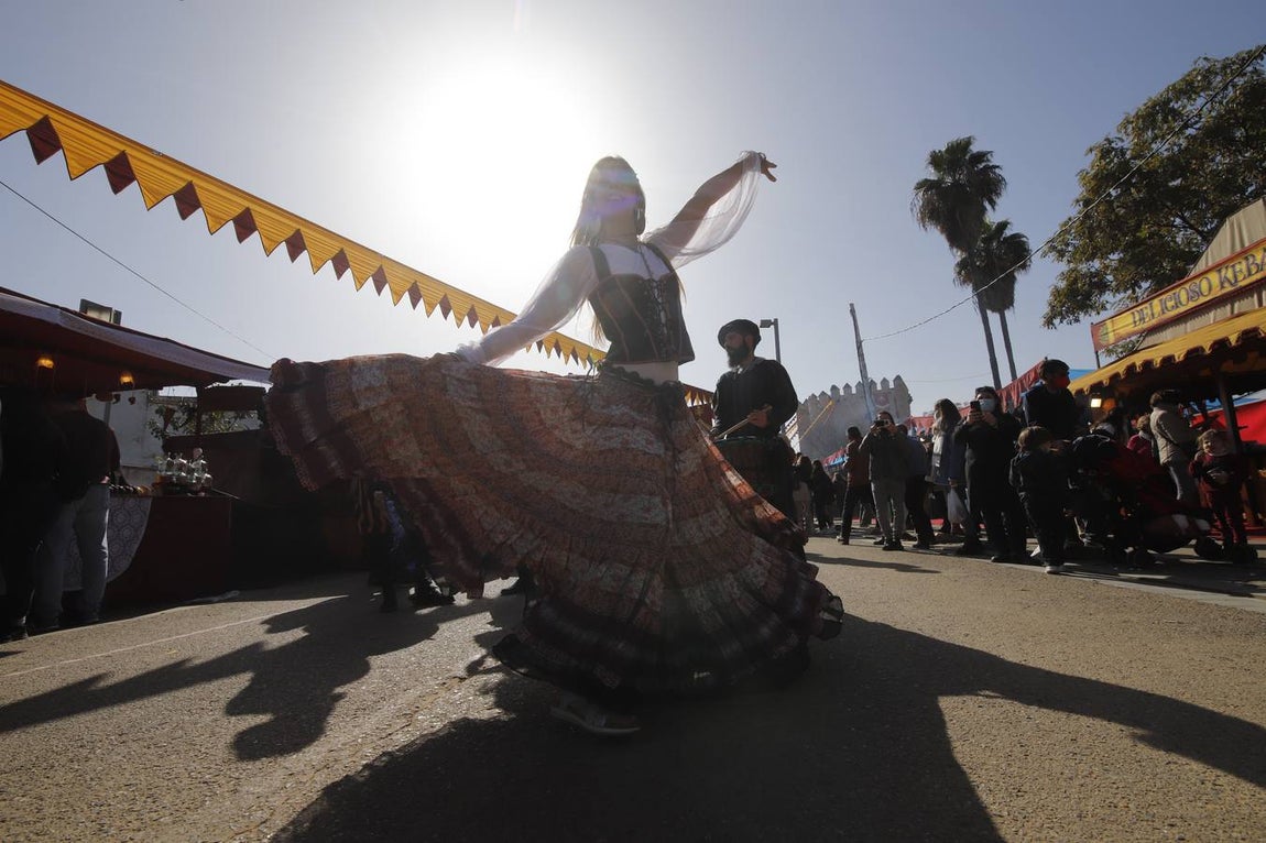 El público llena el Mercado Renacentista de Córdoba, en imágenes