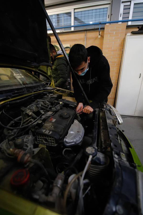 Así se preparan en el instituto Zoco de Córdoba para la llegada de Ford, en imágenes