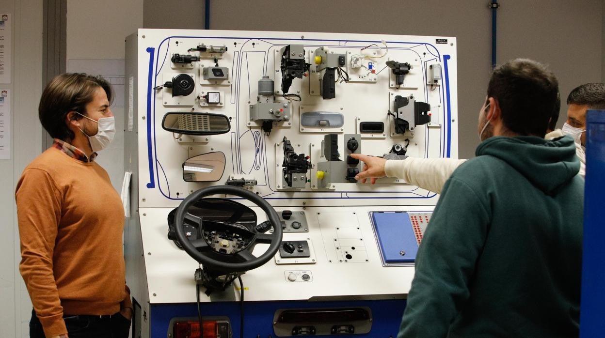 Así se preparan en el instituto Zoco de Córdoba para la llegada de Ford, en imágenes