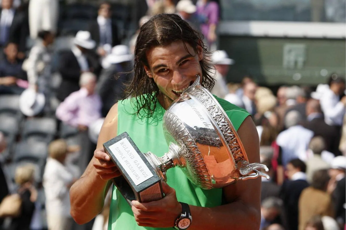 2008 | Roland Garros. Un nuevo mordisco al Roland Garros. De nuevo de batalla contra el casi incombustible Roger Federer. Cuatro años que confirmaron que lo de Nadal era de otro mundo.