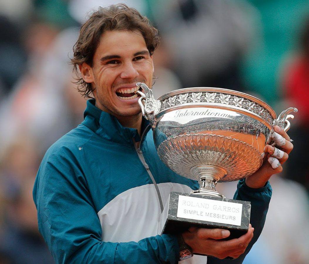 2013 | Roland Garros. En una final españolísima (su contrincante fue David Ferrer), Nadal lgeneró un nuevo dato récord: fue el primer tenista masculino en conseguir ocho victorias en el mismo Grand Slam.