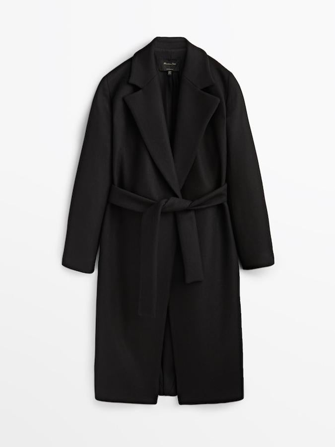 Massimo Dutti - Abrigos negros inspirados en el de la Reina Letizia. Abrigo de lana con caída, corte en ‘uve’ y cinturón XXL, de Massimo Dutti. Precio: 199€.