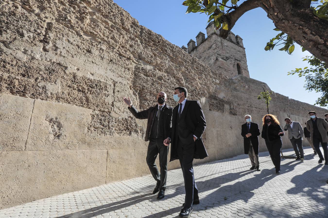 La muralla de la Macarena luce ya nueva imagen