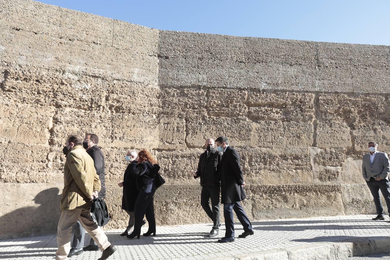 La muralla de la Macarena luce ya nueva imagen