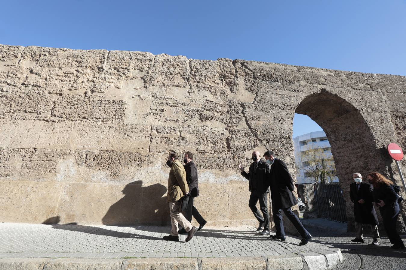 La muralla de la Macarena luce ya nueva imagen