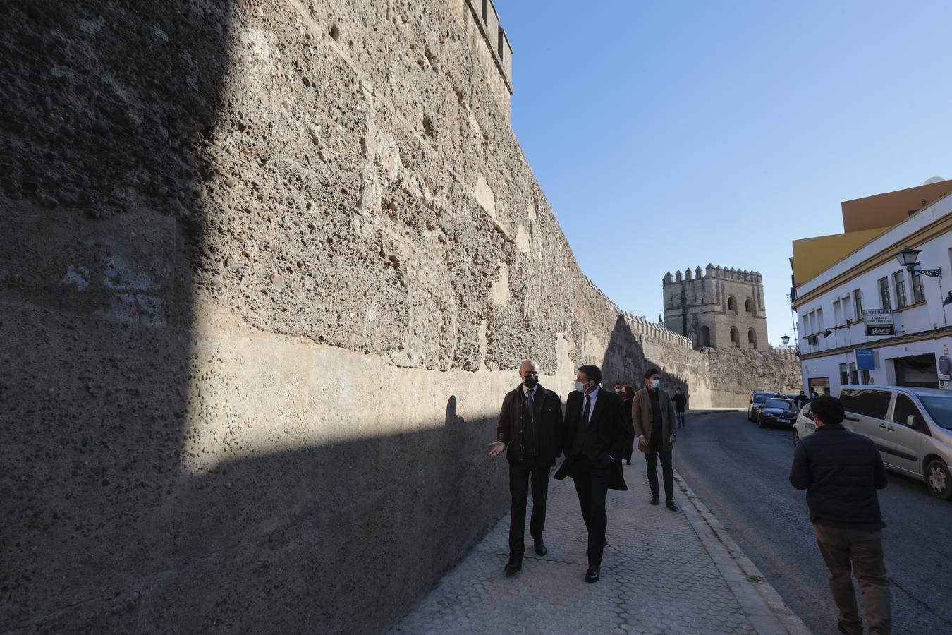 La muralla de la Macarena luce ya nueva imagen