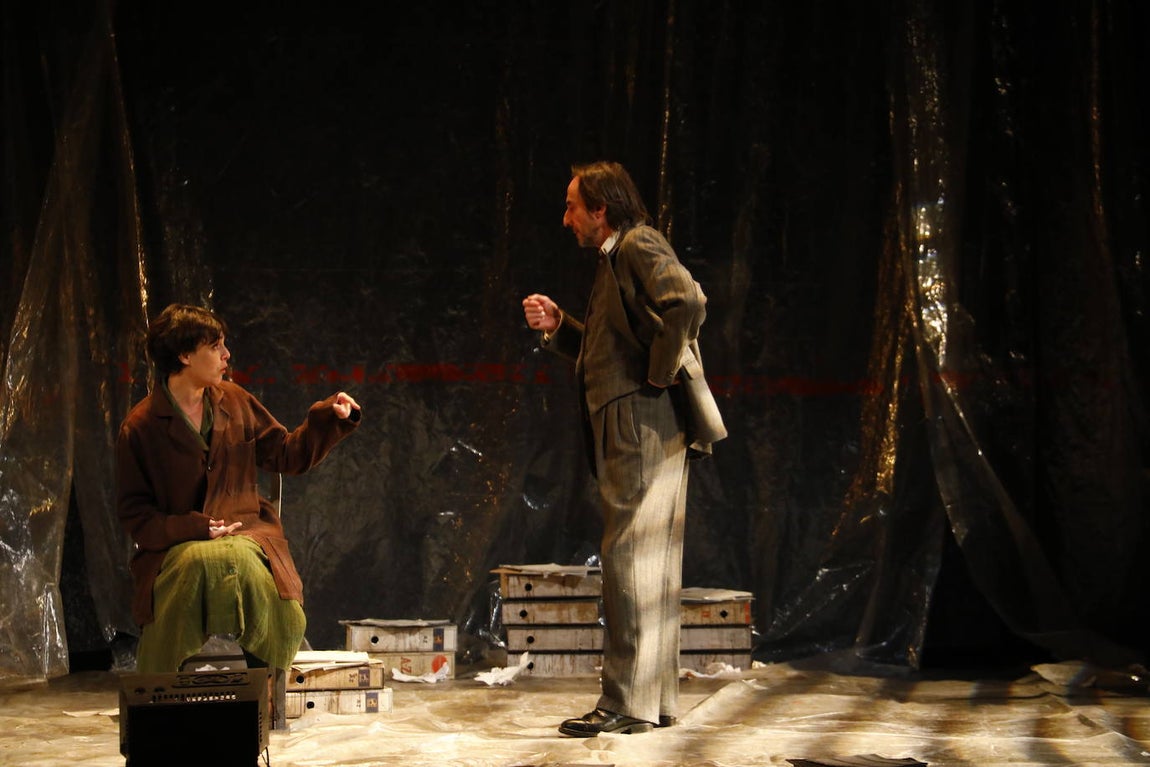 &#039;El hombre almohada&#039;, en el Gran Teatro de Córdoba, en imágenes
