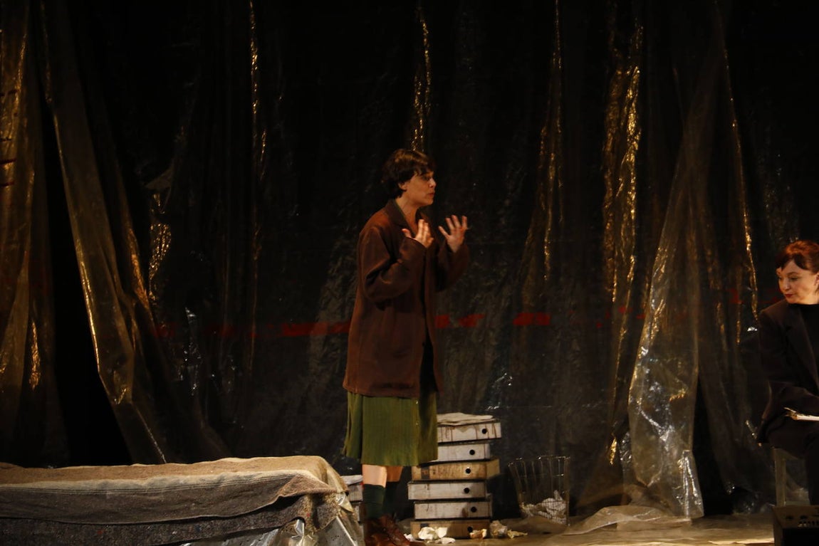 &#039;El hombre almohada&#039;, en el Gran Teatro de Córdoba, en imágenes