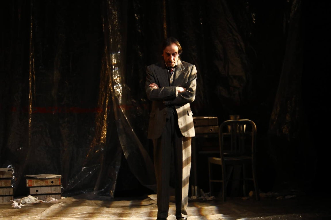 &#039;El hombre almohada&#039;, en el Gran Teatro de Córdoba, en imágenes