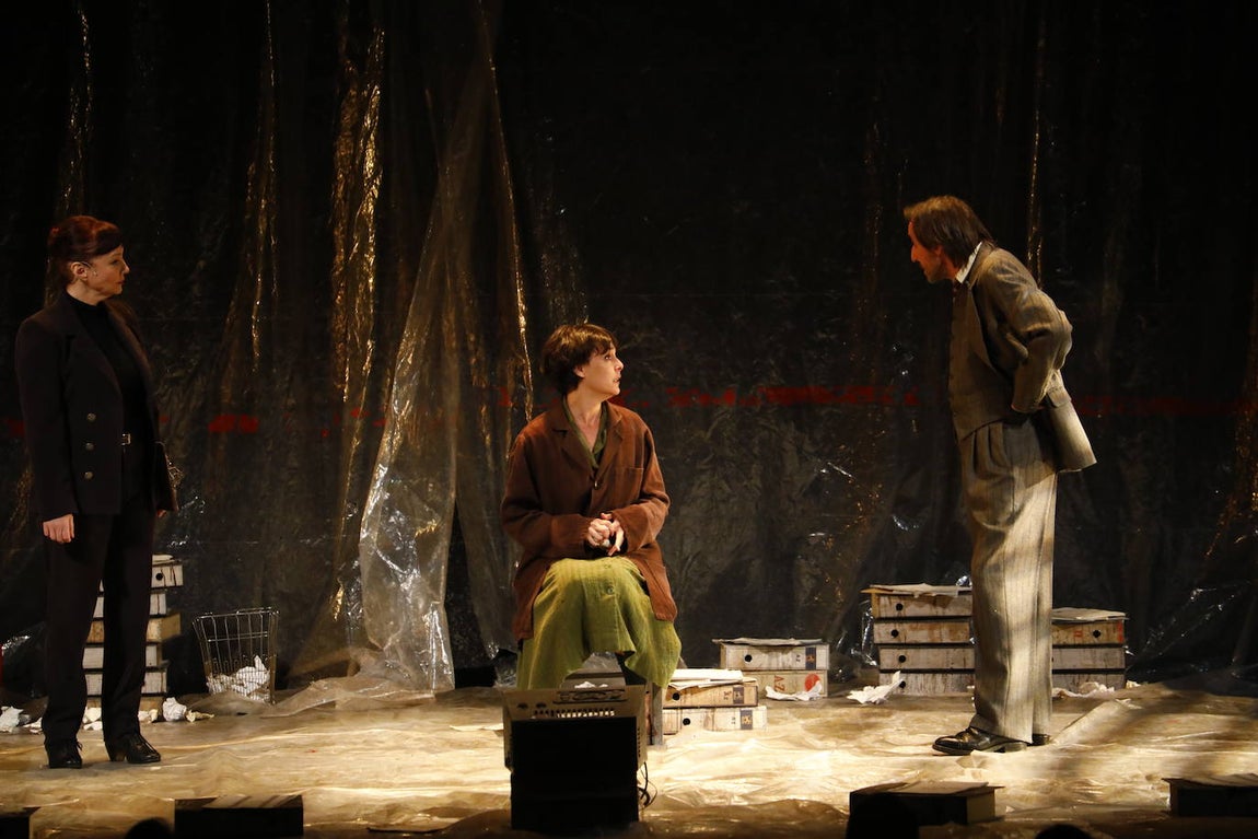 &#039;El hombre almohada&#039;, en el Gran Teatro de Córdoba, en imágenes