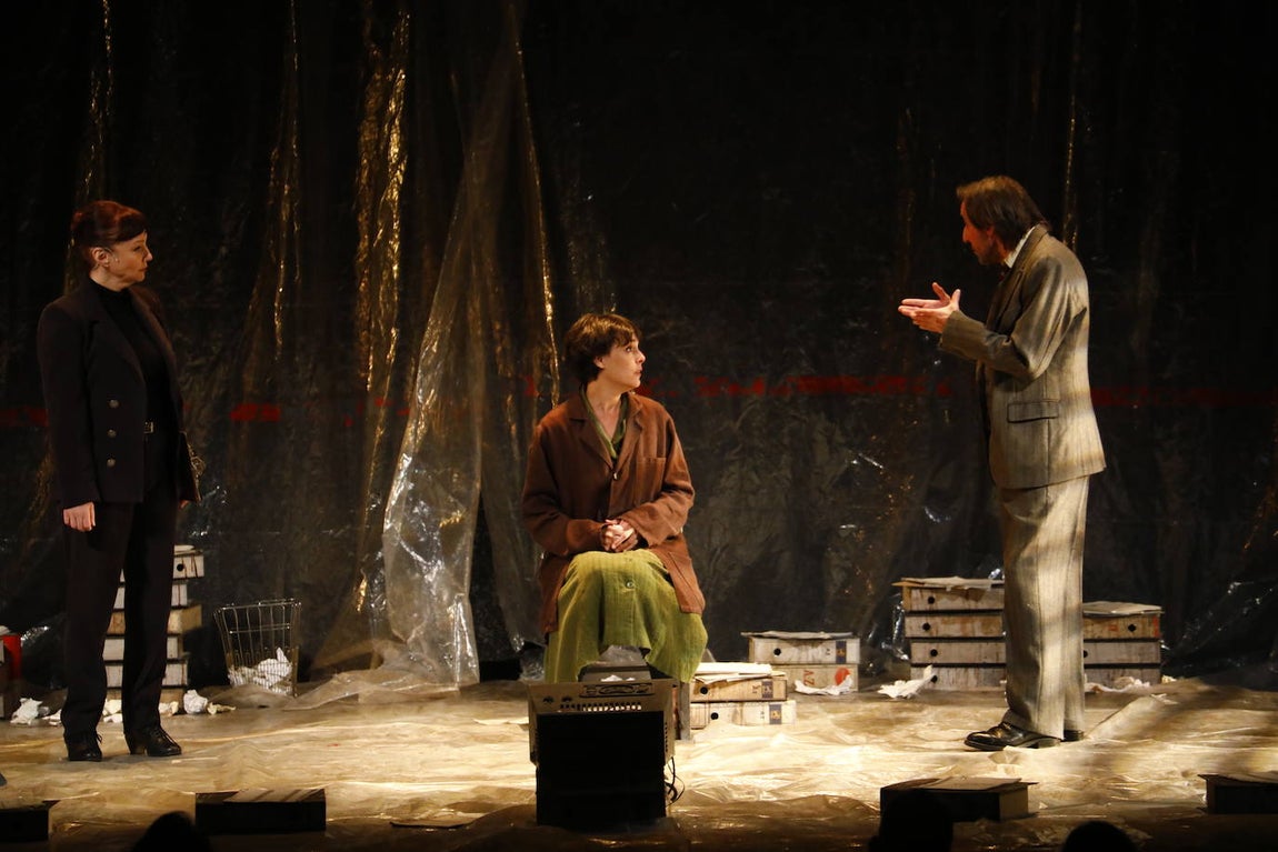 &#039;El hombre almohada&#039;, en el Gran Teatro de Córdoba, en imágenes