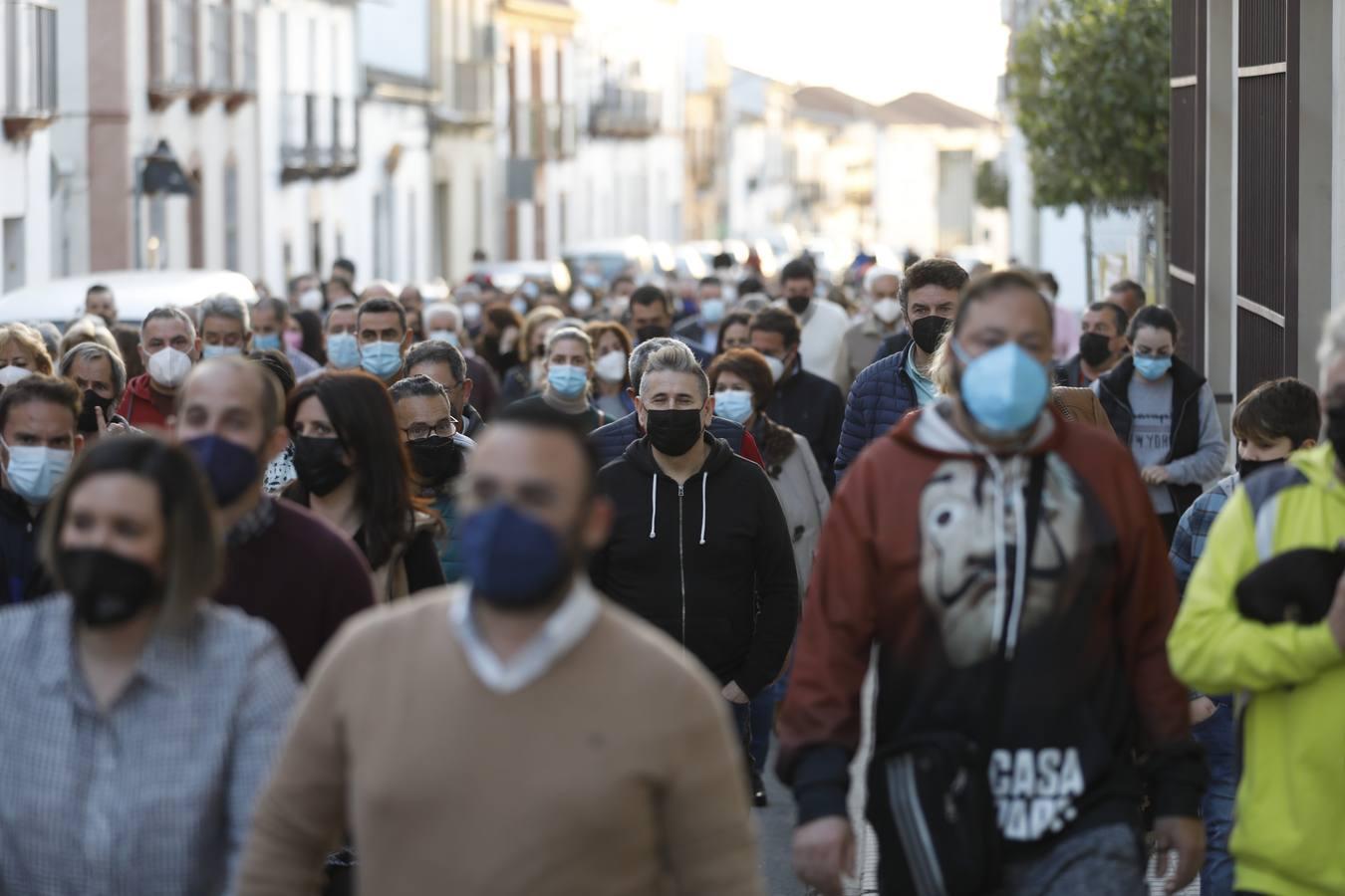 La manifestación en Pedro Abad contra los okupas, en imágenes