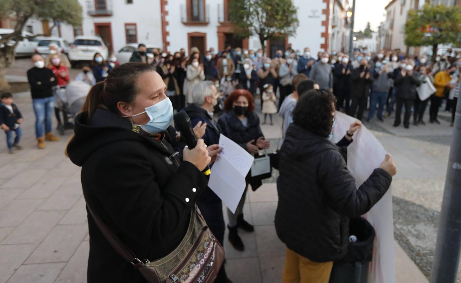 La manifestación en Pedro Abad contra los okupas, en imágenes