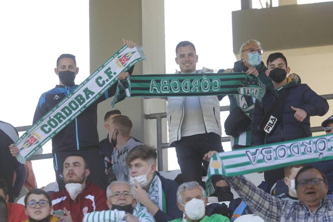 El excelente ambiente en la grada en el Córdoba CF - CD Coria, en imágenes