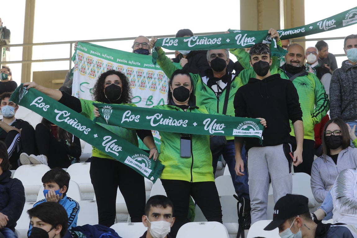 El excelente ambiente en la grada en el Córdoba CF - CD Coria, en imágenes