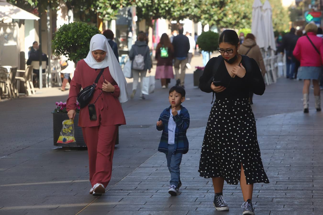 En imágenes, mascarillas en exteriores en Córdoba, división de opiniones en la calle