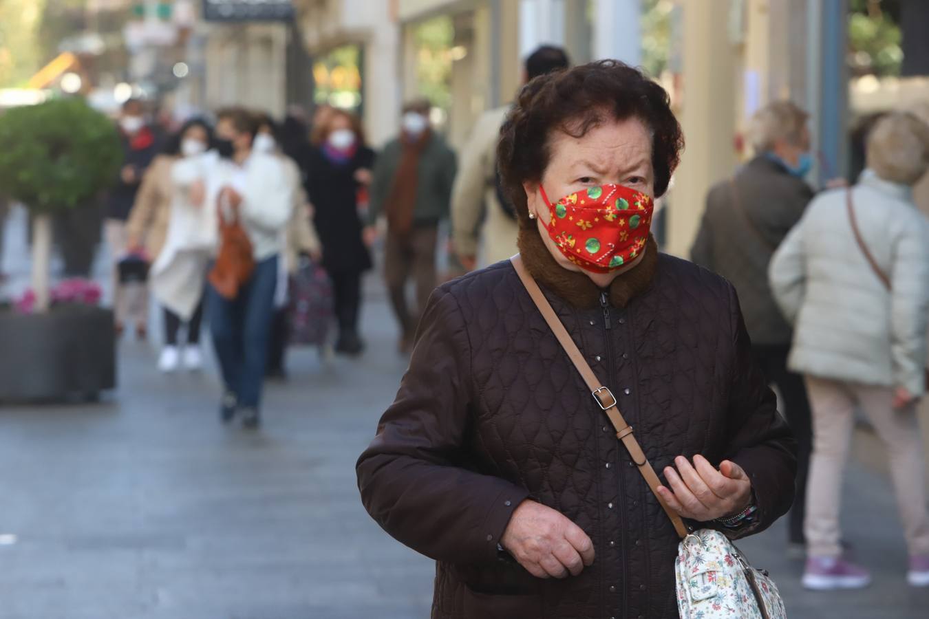 En imágenes, mascarillas en exteriores en Córdoba, división de opiniones en la calle