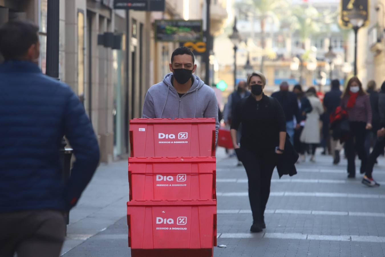 En imágenes, mascarillas en exteriores en Córdoba, división de opiniones en la calle