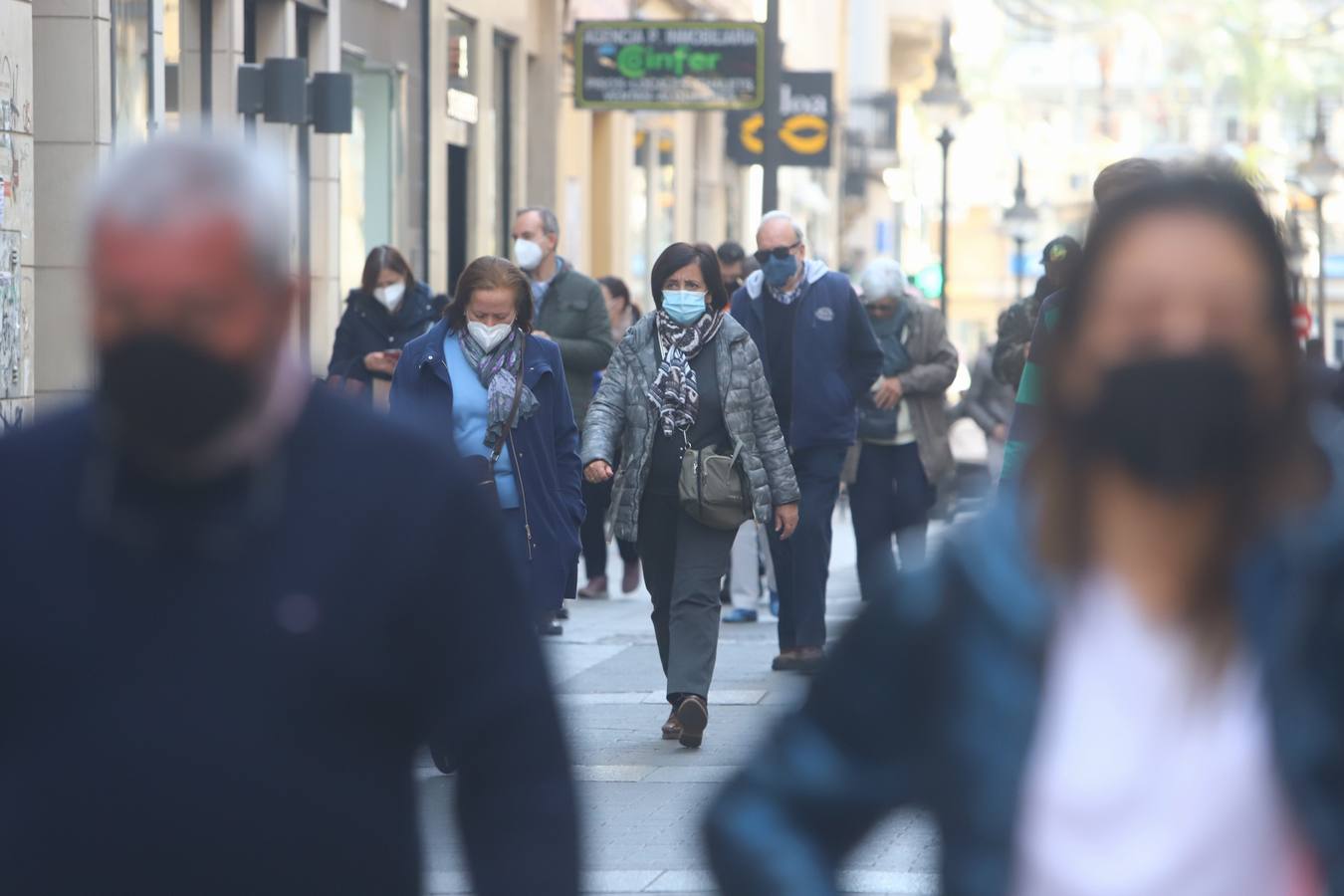 En imágenes, mascarillas en exteriores en Córdoba, división de opiniones en la calle