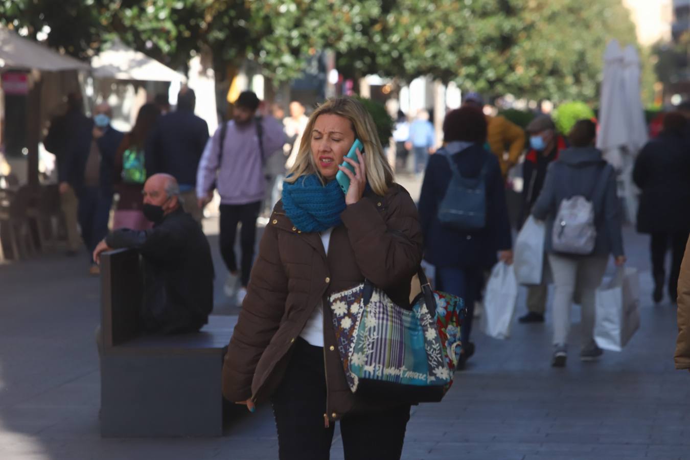 En imágenes, mascarillas en exteriores en Córdoba, división de opiniones en la calle