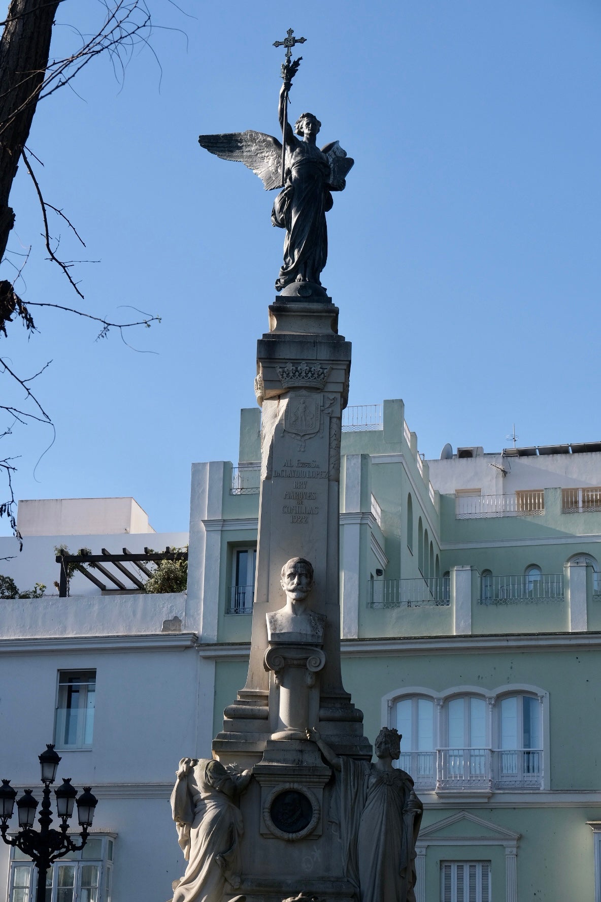 En imágenes: El mal estado de algunos monumentos de Cádiz