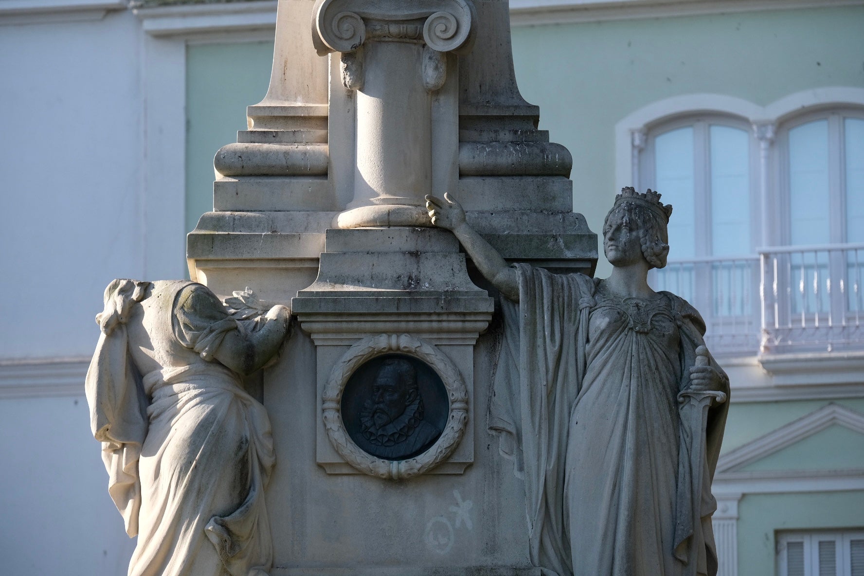 En imágenes: El mal estado de algunos monumentos de Cádiz