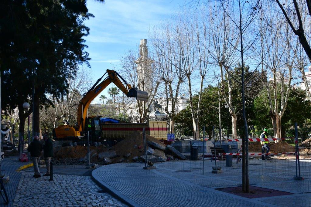 En imágenes: El mal estado de algunos monumentos de Cádiz